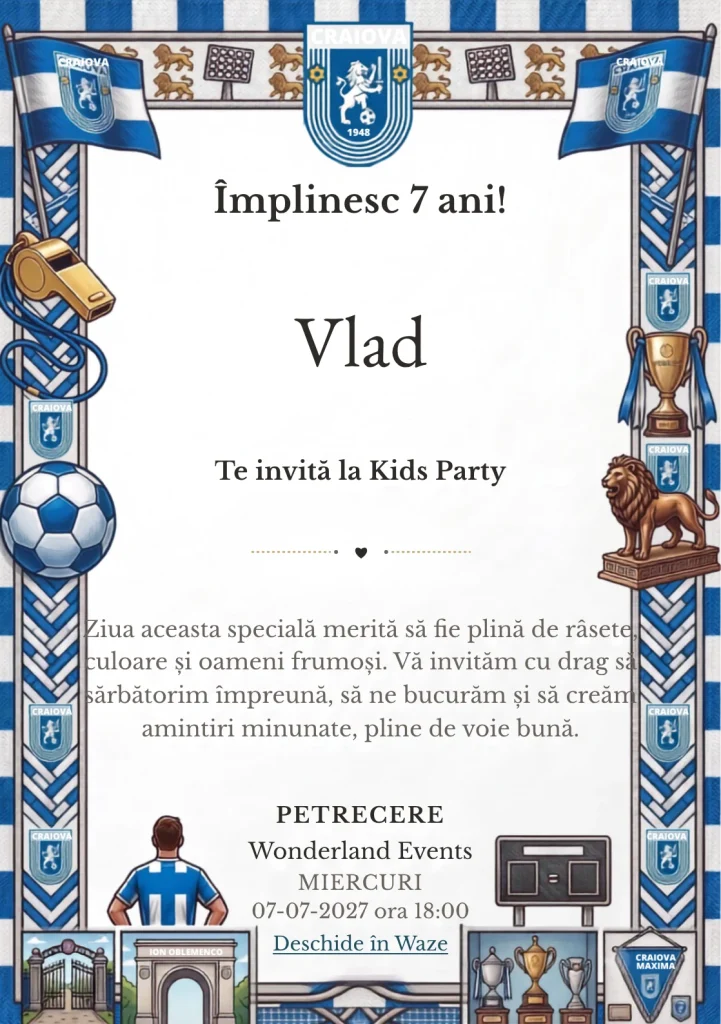 Modelul Craiova Maxima – Leii din Bănie, invitație de zi de naștere pentru copii, prezintă un cadru fotbalistic alb-albastru cu trofee, mingi, stadion și elemente de club.