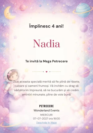 Invitație la zi de naștere Micii Astronauți pentru copii, cu o astronaută, planete pastel și stele laterale.