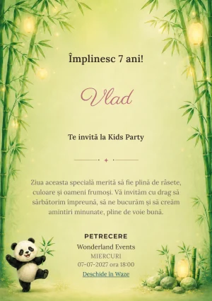 Invitație la zi de naștere Panda din Bambus pentru copii, cu un panda stilizat într-o poziție veselă.