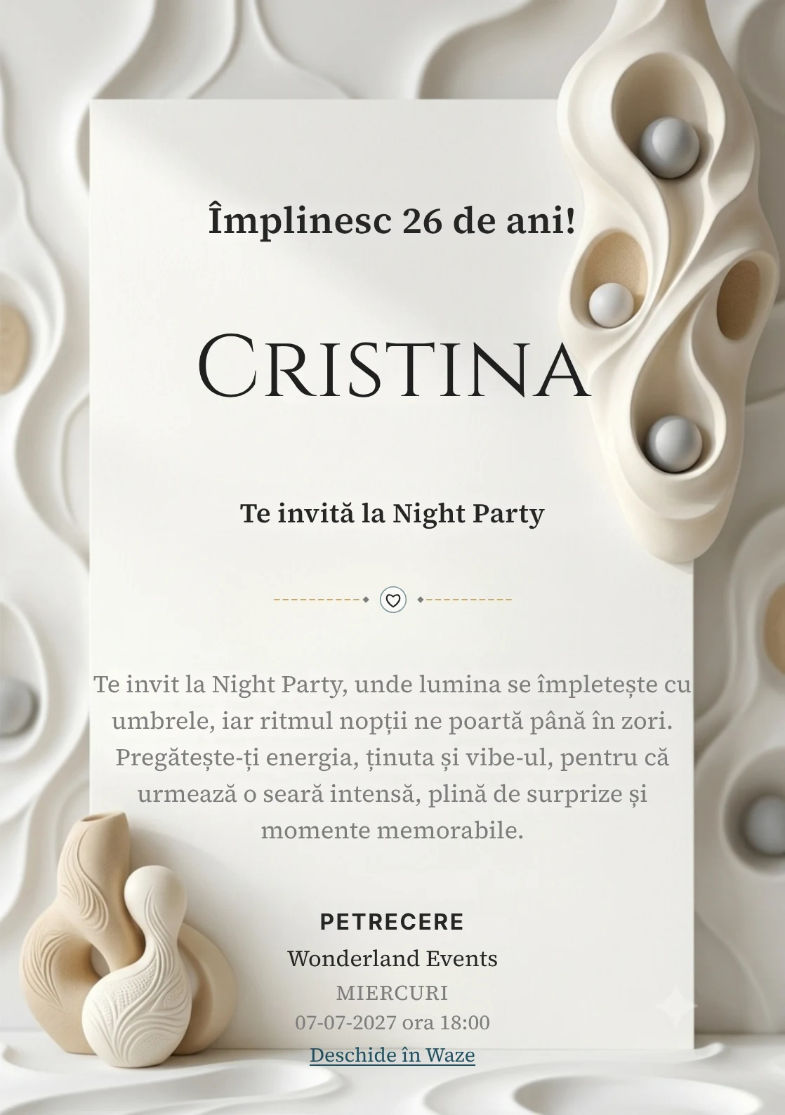 Alb Sculptural este un model de invitații digitale de zi de naștere, definit vizual de o formă sculpturală verticală.