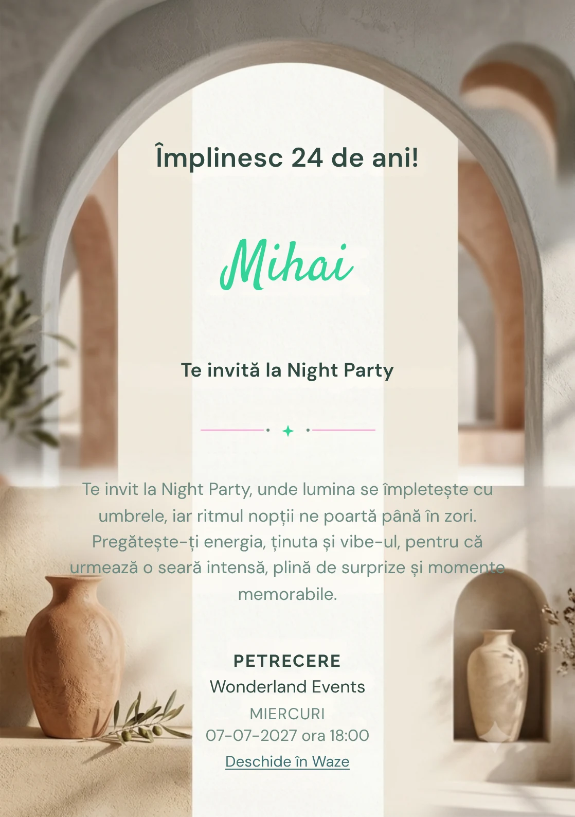 Arcade Moderne este un model de invitații digitale pentru o aniversare adultă, definit vizual de o arcadă sculpturală și un vas ceramic.