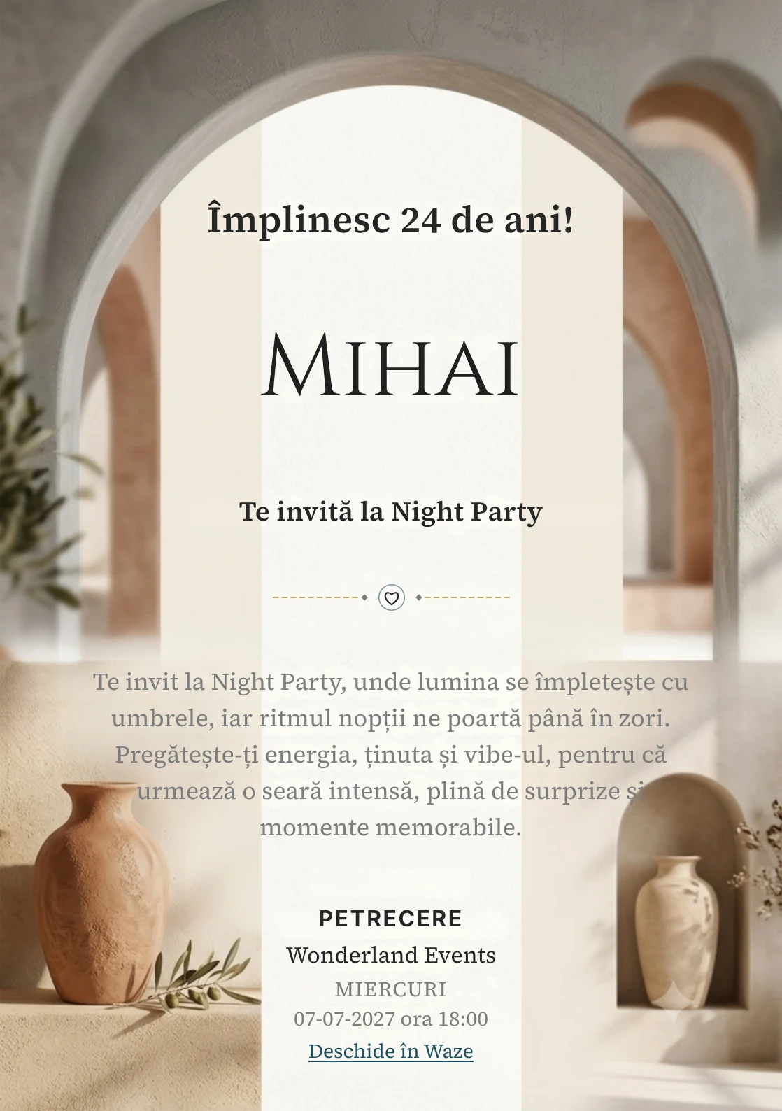 Arcade Moderne este un model de invitații digitale pentru o aniversare adultă, definit vizual de o arcadă sculpturală și un vas ceramic.
