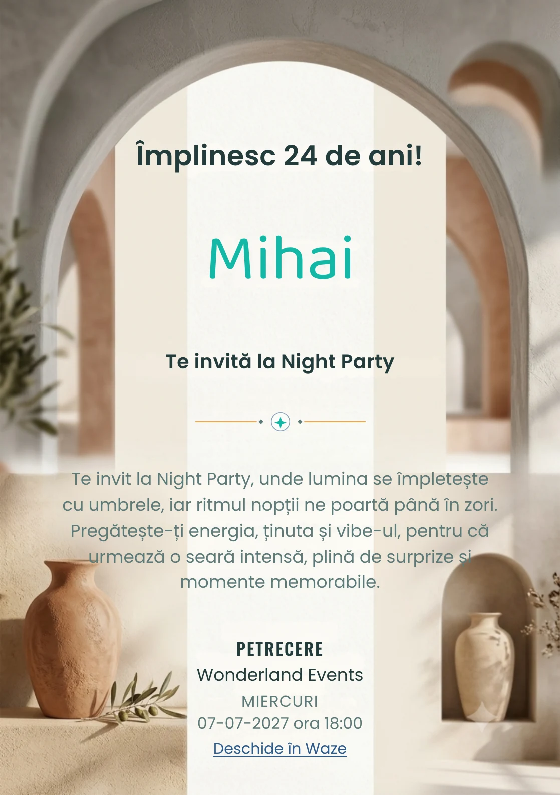 Arcade Moderne este un model de invitații digitale pentru o aniversare adultă, definit vizual de o arcadă sculpturală și un vas ceramic.