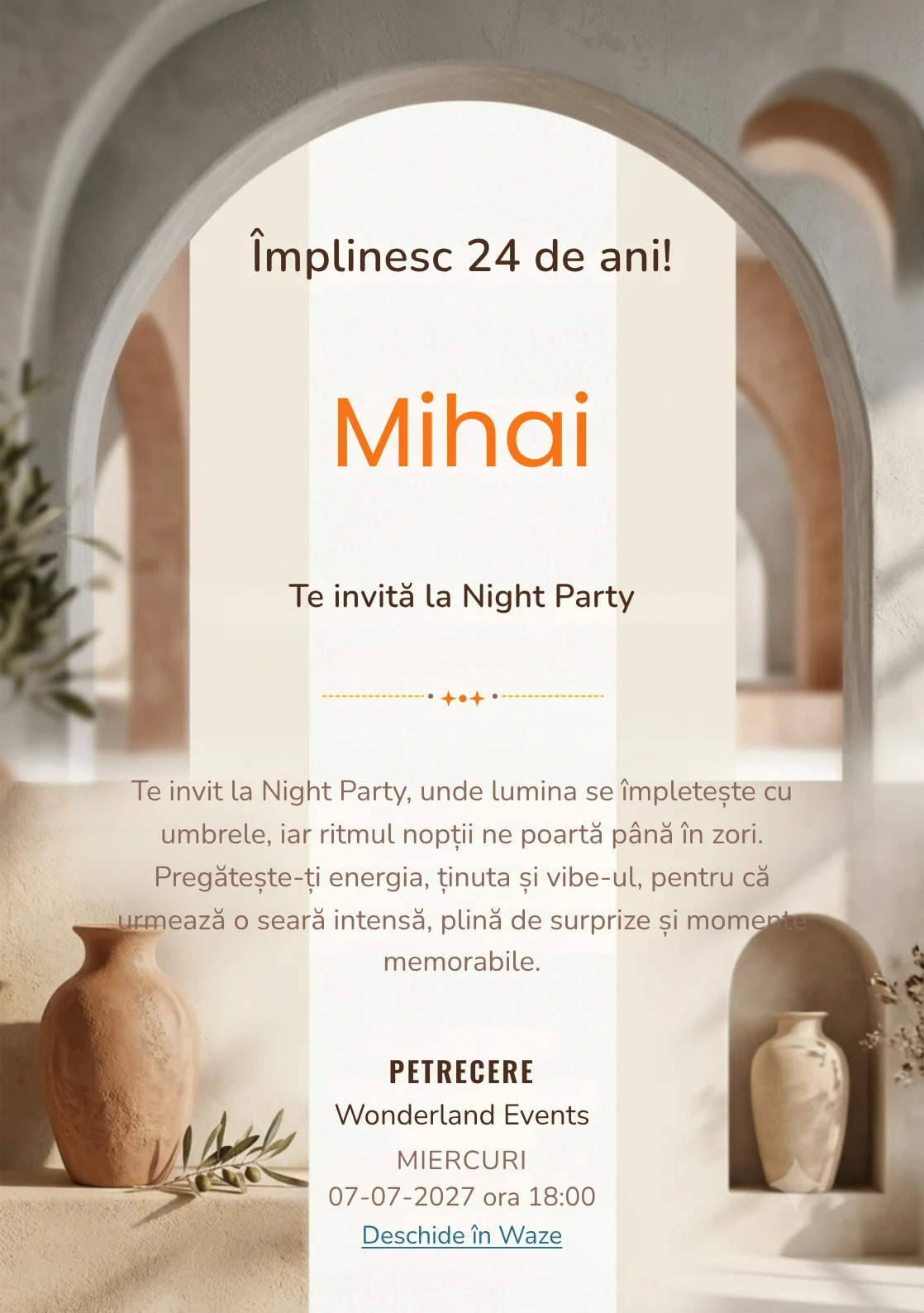 Arcade Moderne este un model de invitații digitale pentru o aniversare adultă, definit vizual de o arcadă sculpturală și un vas ceramic.