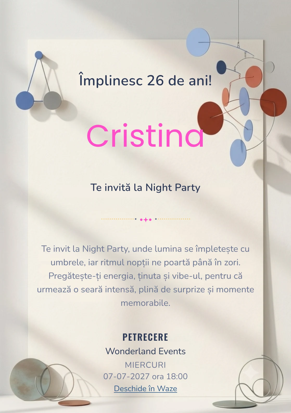 Artă Cinétique este un model de invitații online pentru o aniversare adultă, definit vizual de o instalație din discuri și fire.