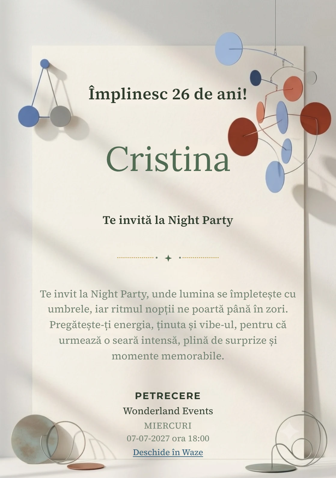 Artă Cinétique este un model de invitații online pentru o aniversare adultă, definit vizual de o instalație din discuri și fire.