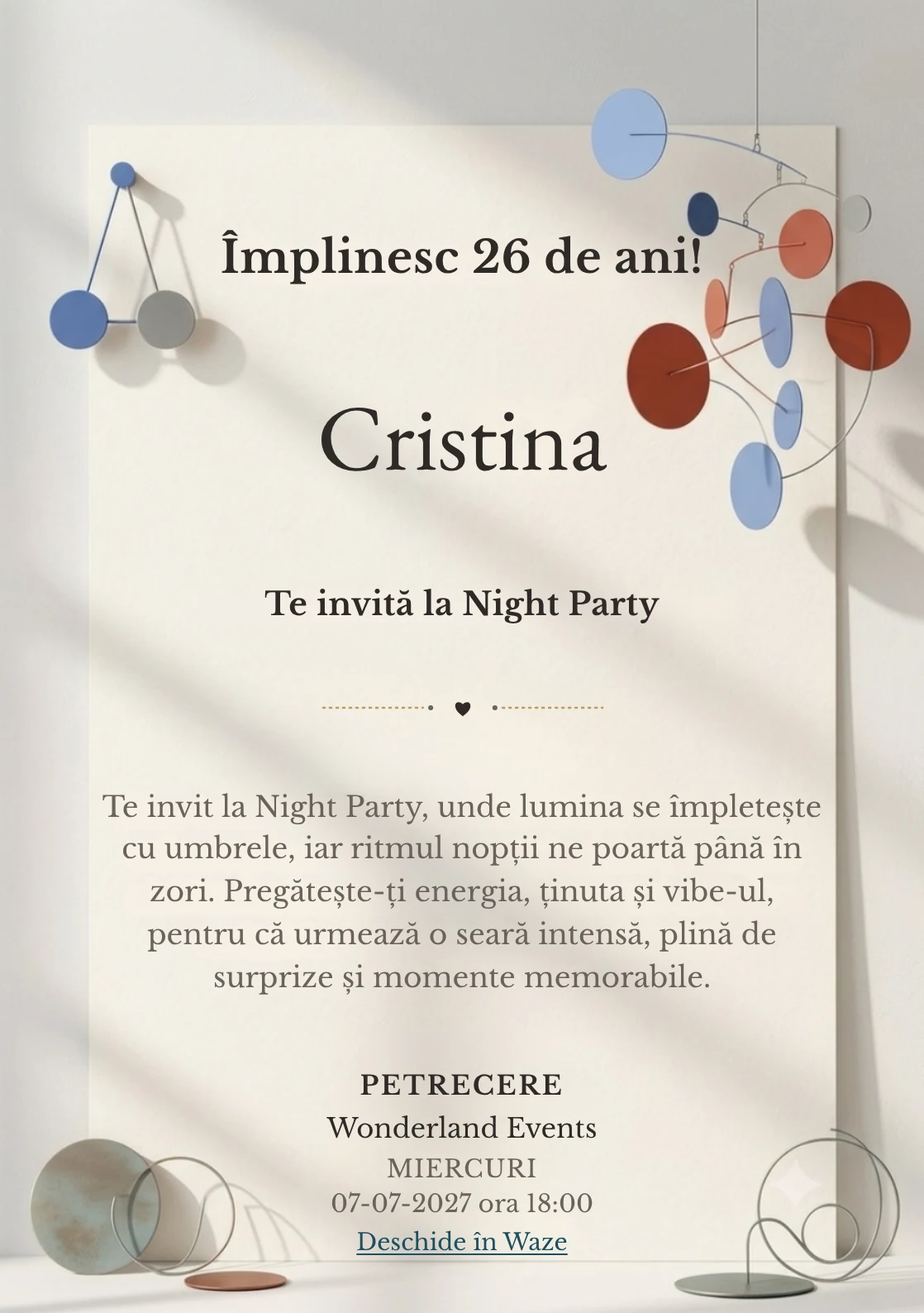 Artă Cinétique este un model de invitații online pentru o aniversare adultă, definit vizual de o instalație din discuri și fire.