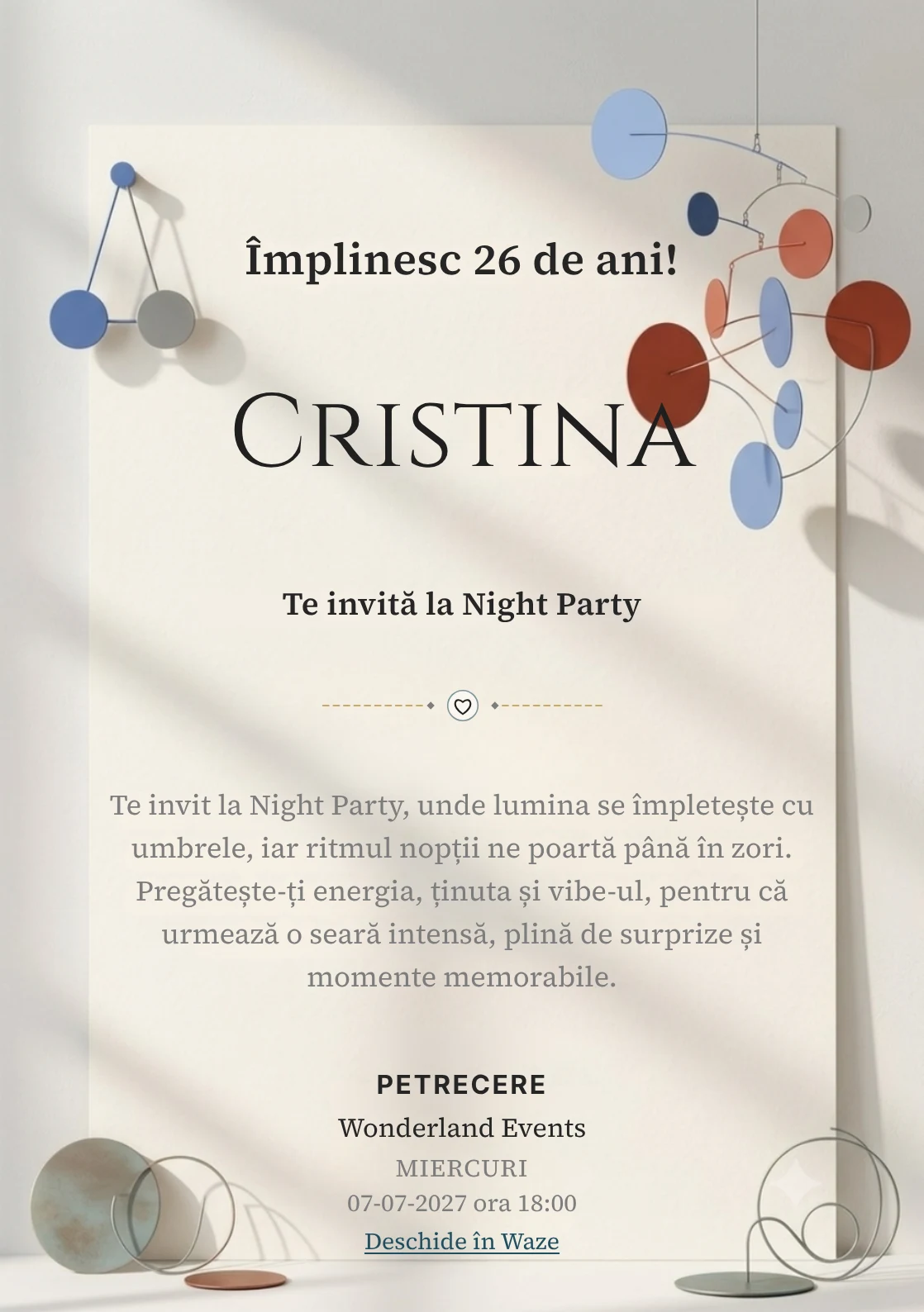 Artă Cinétique este un model de invitații online pentru o aniversare adultă, definit vizual de o instalație din discuri și fire.