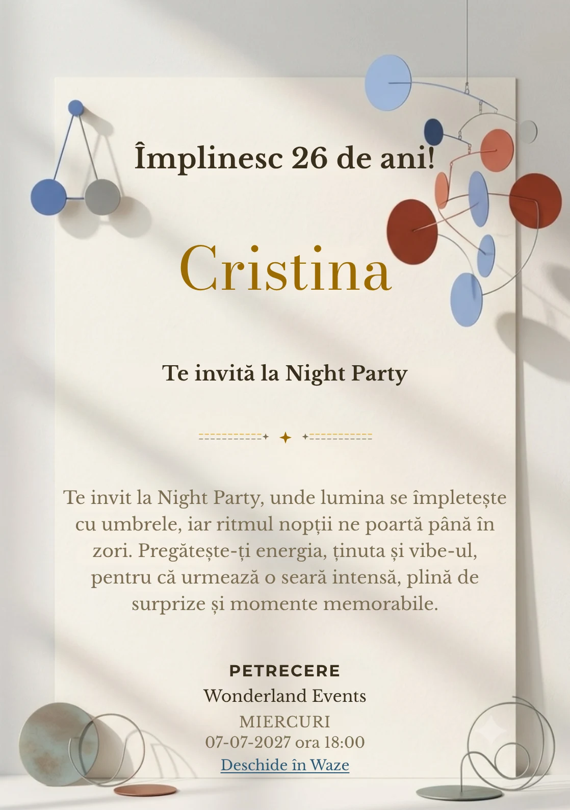 Artă Cinétique este un model de invitații online pentru o aniversare adultă, definit vizual de o instalație din discuri și fire.