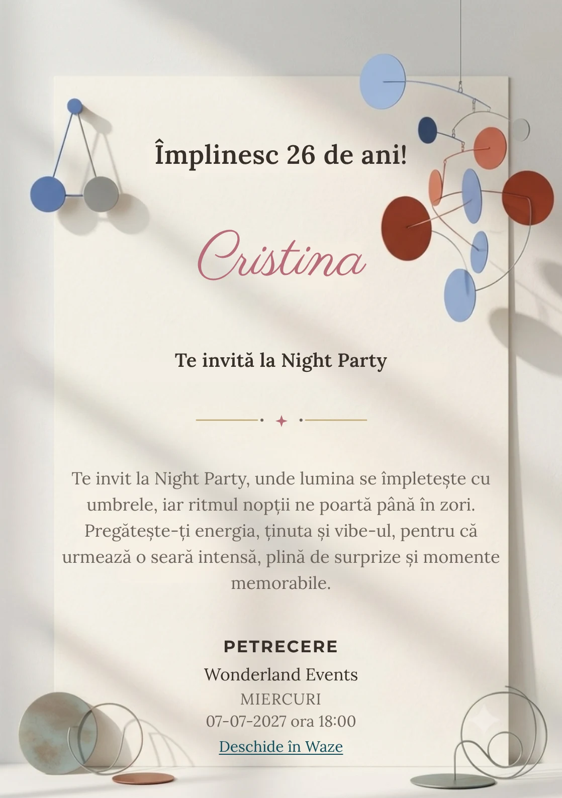 Artă Cinétique este un model de invitații online pentru o aniversare adultă, definit vizual de o instalație din discuri și fire.