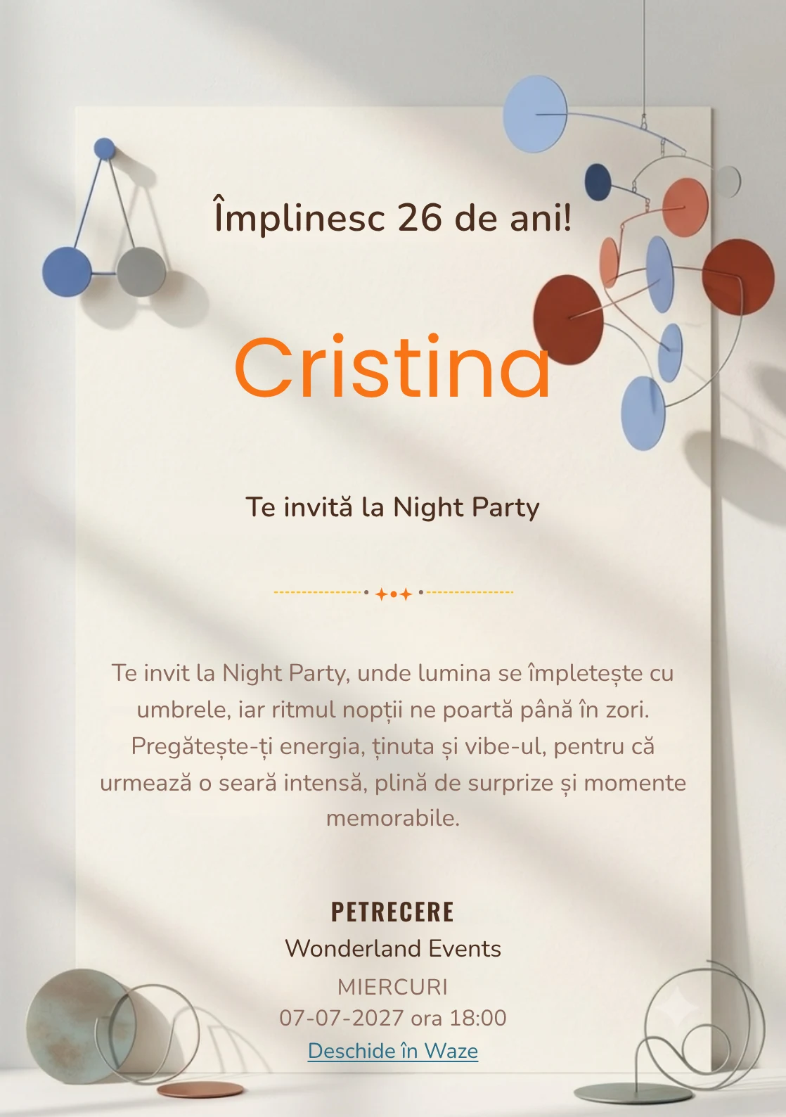 Artă Cinétique este un model de invitații online pentru o aniversare adultă, definit vizual de o instalație din discuri și fire.