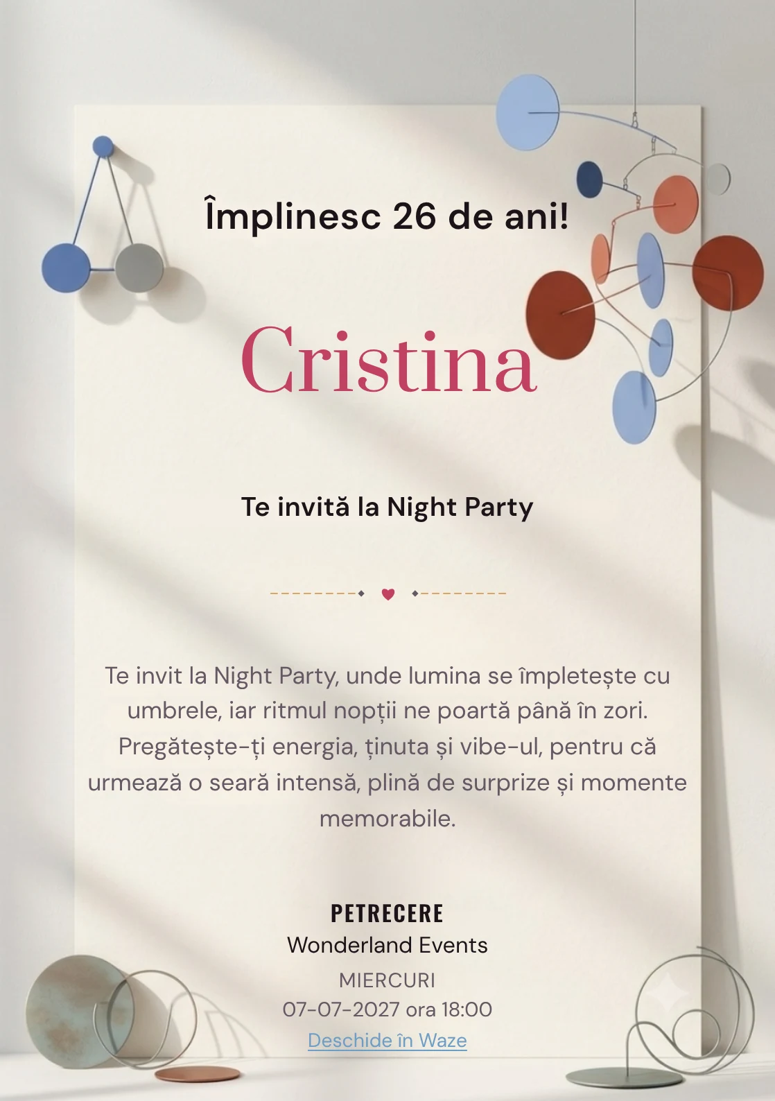Artă Cinétique este un model de invitații online pentru o aniversare adultă, definit vizual de o instalație din discuri și fire.