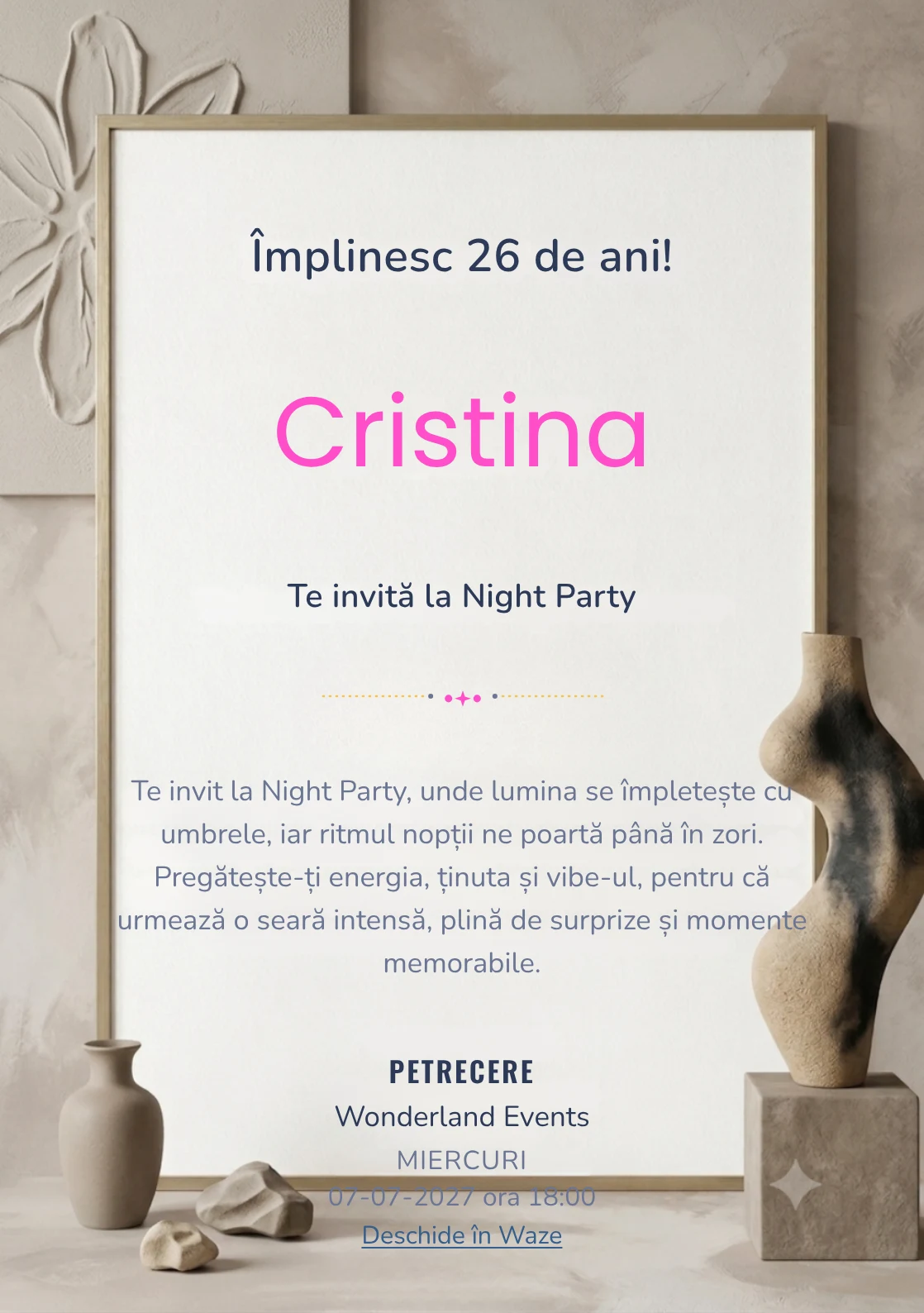 Atelier Minimal este un model de invitații digitale pentru o aniversare adultă, definit vizual de o sculptură abstractă asimetrică.