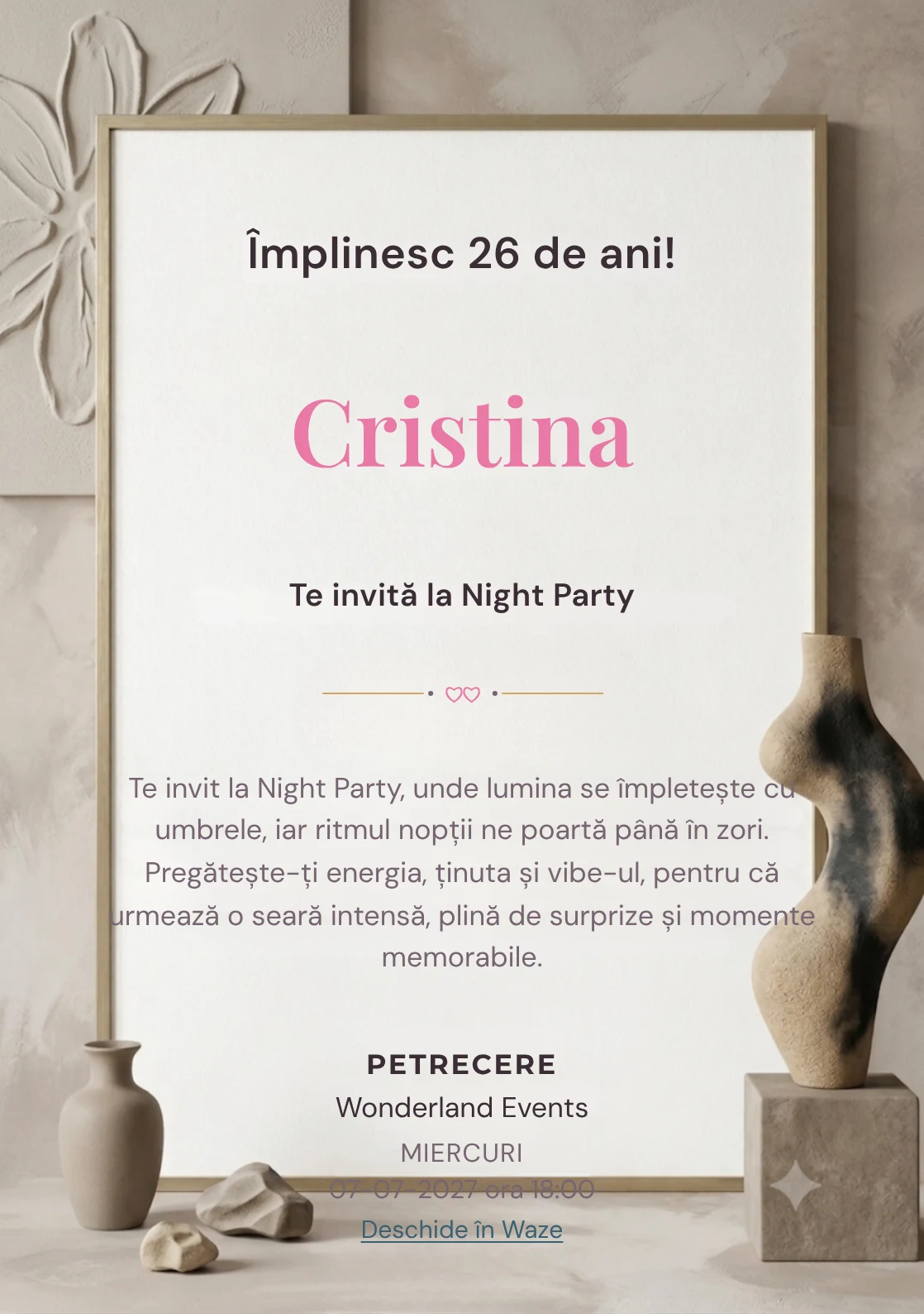 Atelier Minimal este un model de invitații digitale pentru o aniversare adultă, definit vizual de o sculptură abstractă asimetrică.