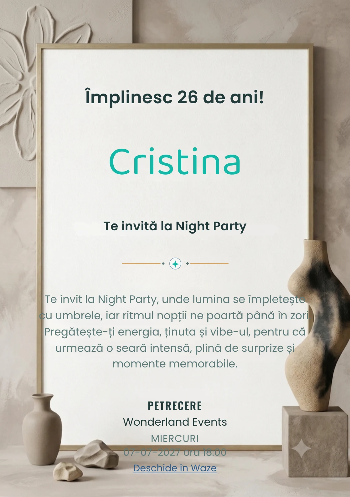 Atelier Minimal este un model de invitații digitale pentru o aniversare adultă, definit vizual de o sculptură abstractă asimetrică.