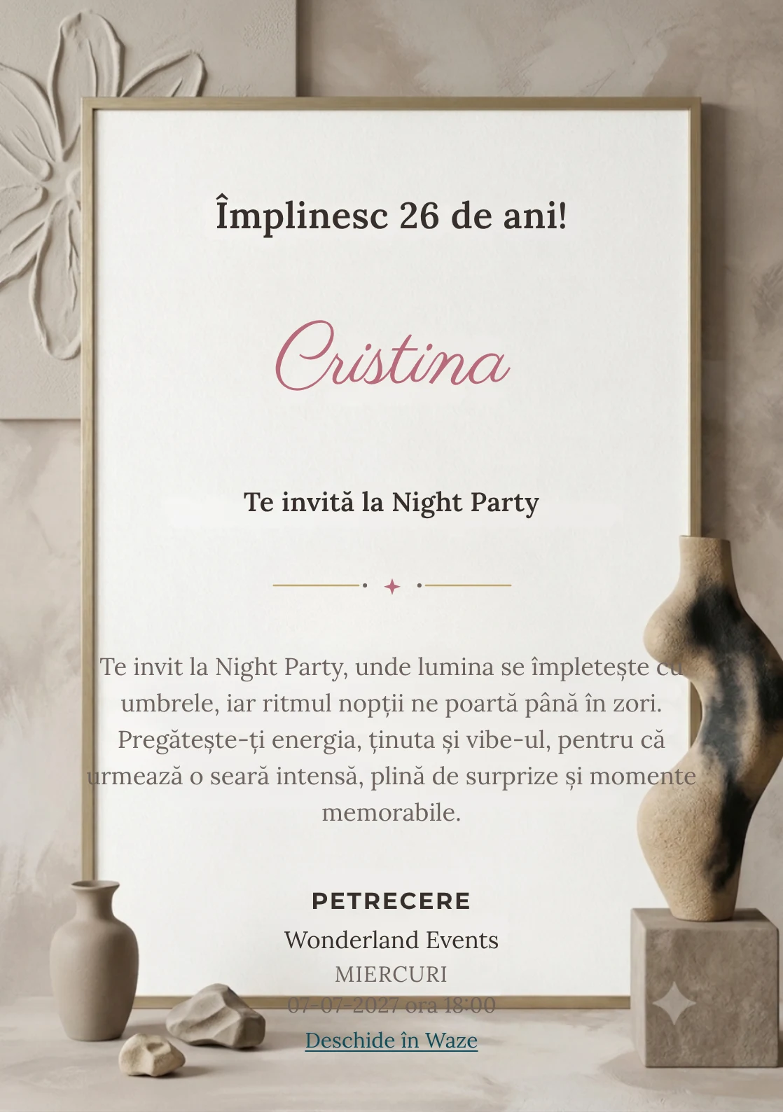 Atelier Minimal este un model de invitații digitale pentru o aniversare adultă, definit vizual de o sculptură abstractă asimetrică.