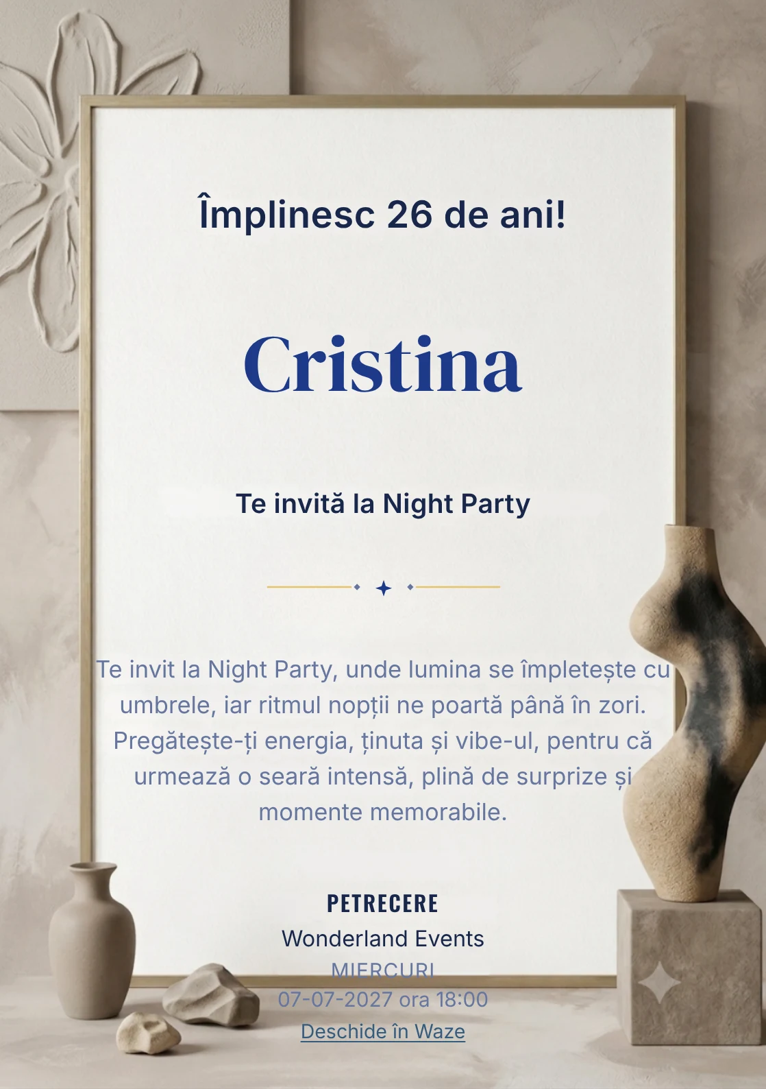 Atelier Minimal este un model de invitații digitale pentru o aniversare adultă, definit vizual de o sculptură abstractă asimetrică.