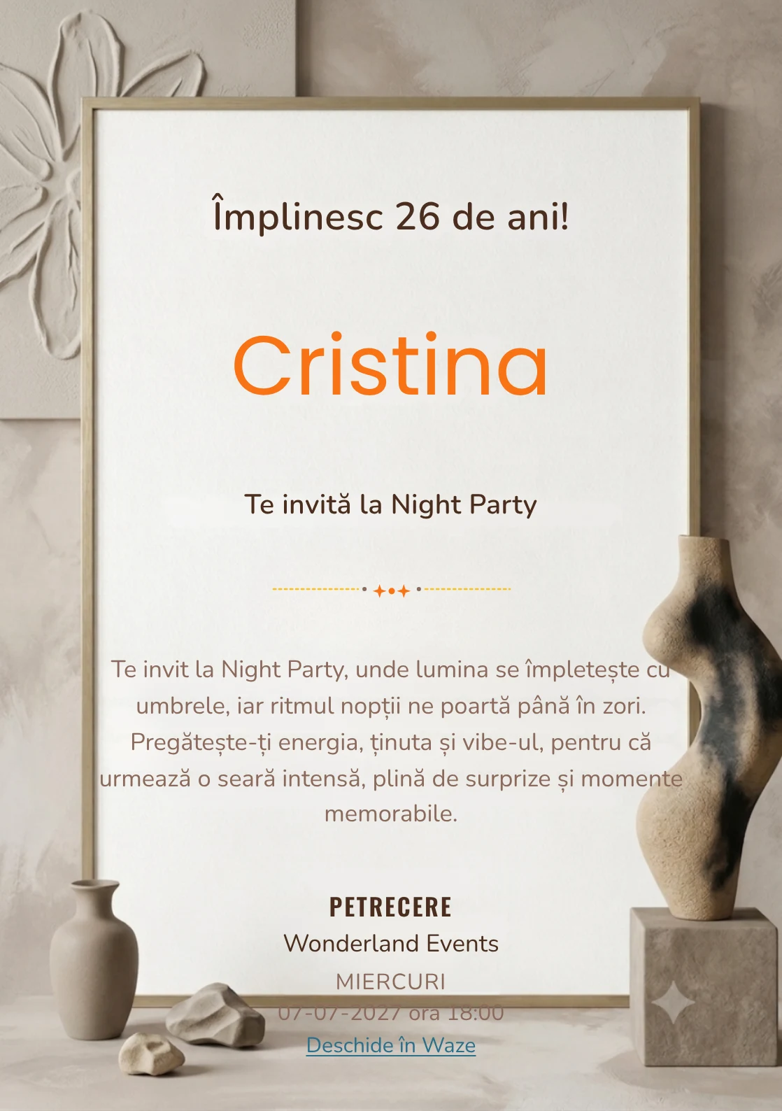 Atelier Minimal este un model de invitații digitale pentru o aniversare adultă, definit vizual de o sculptură abstractă asimetrică.
