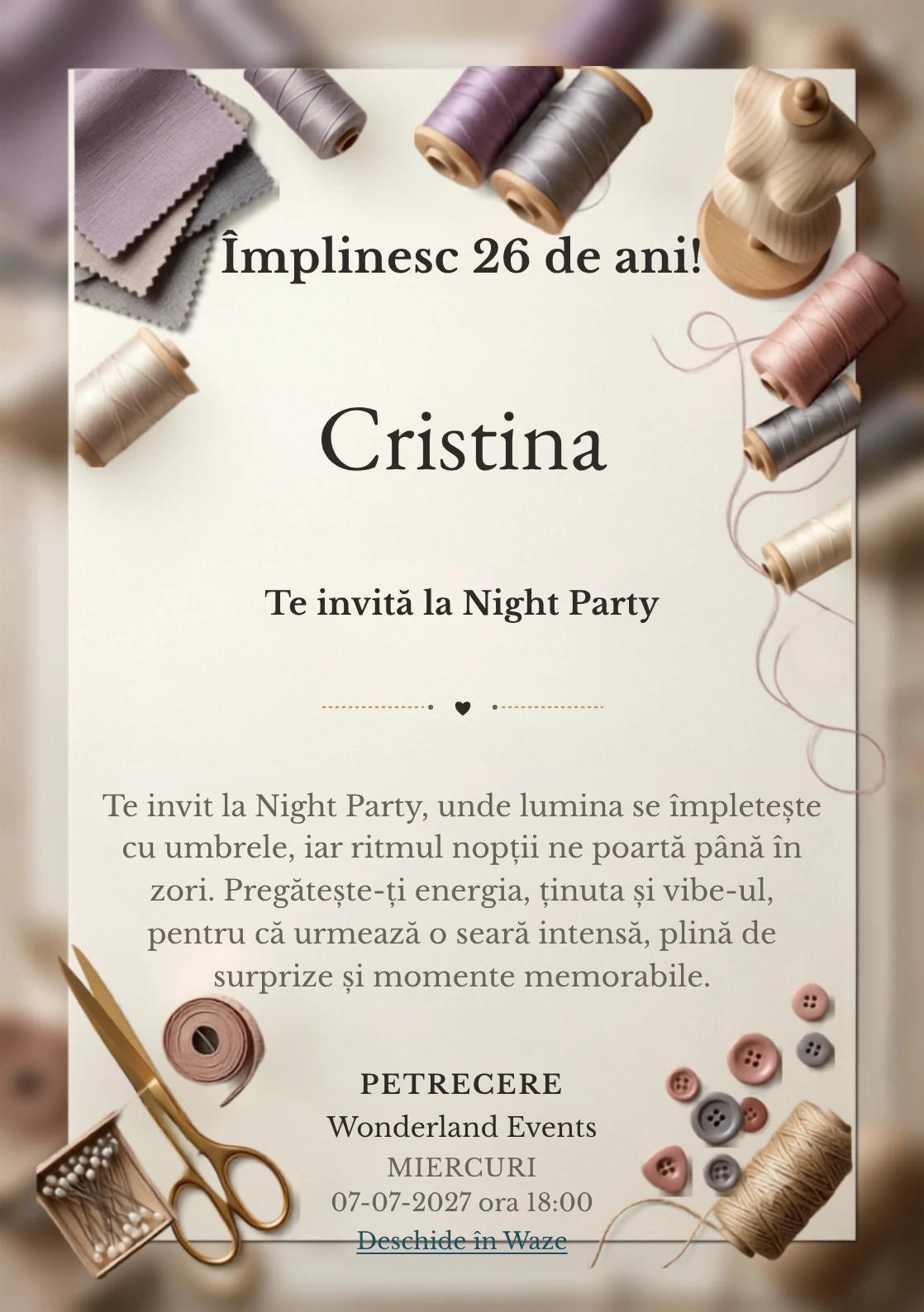 Atelierul de Croitorie este un model de invitații digitale de zi de naștere, definit vizual de un manechin abstract și fire colorate.