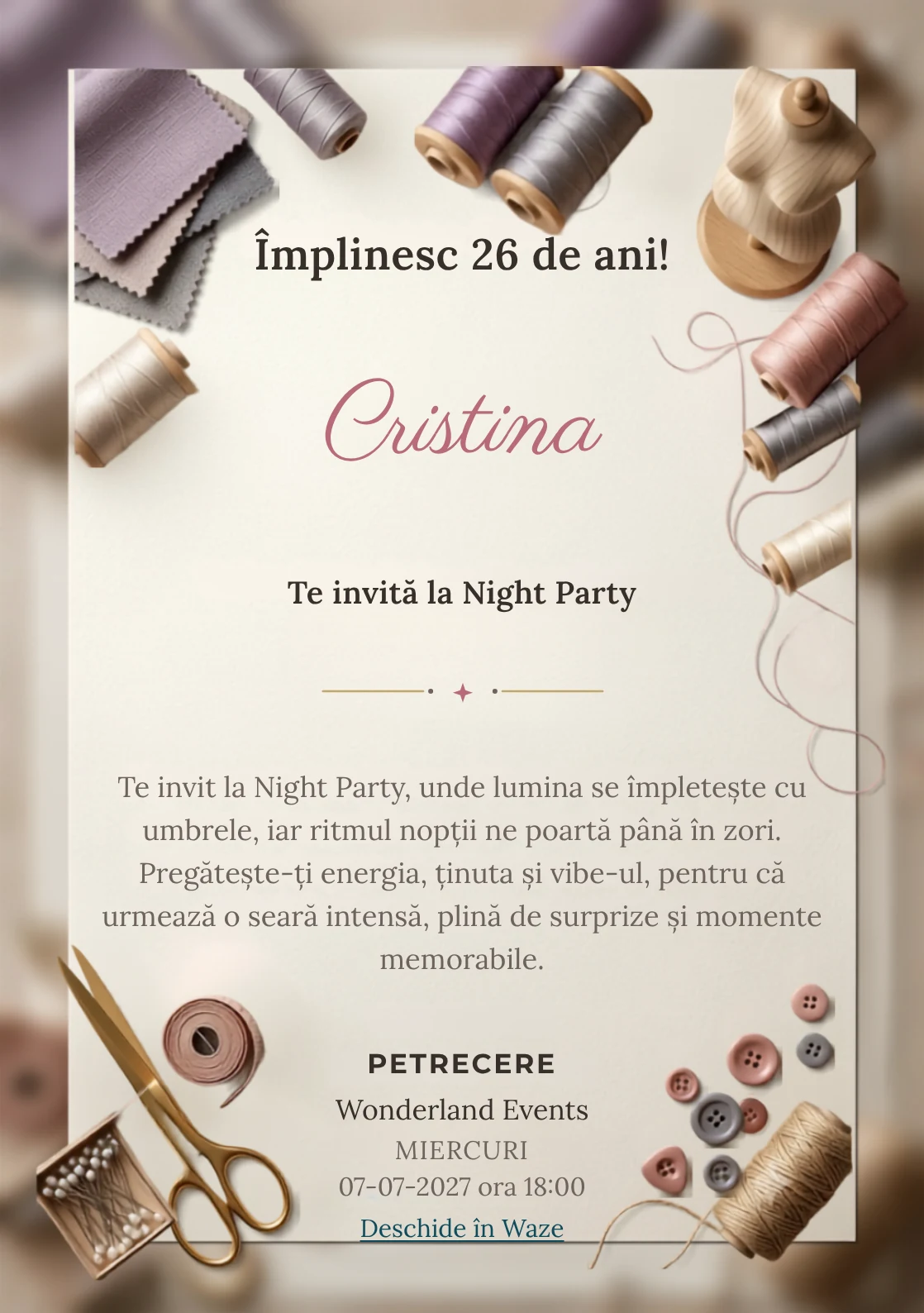 Atelierul de Croitorie este un model de invitații digitale de zi de naștere, definit vizual de un manechin abstract și fire colorate.
