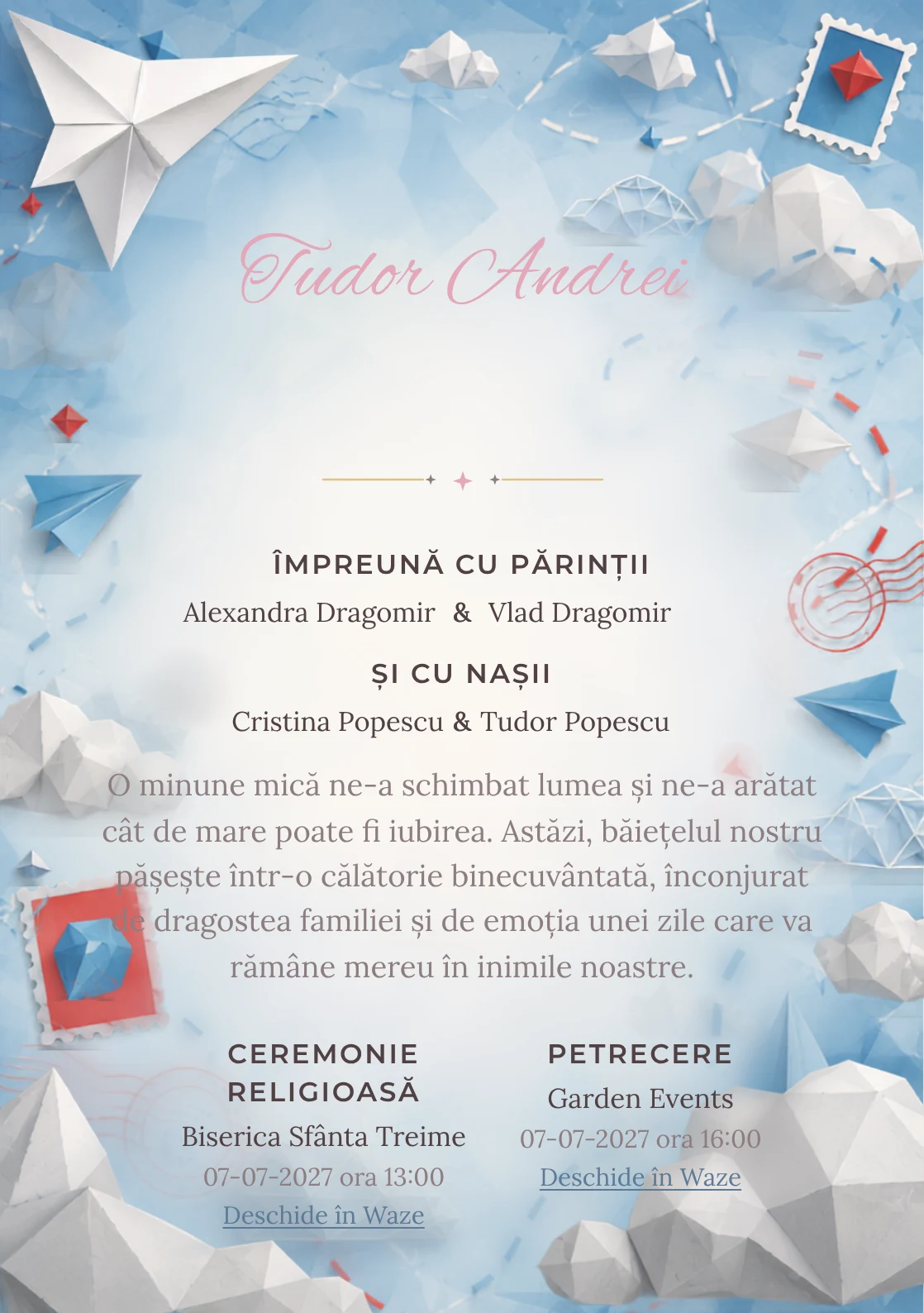 Compoziția Avion Origami, din gama de invitații botez băiat, pune accent pe un avion mare din hârtie și include nori geometrici.