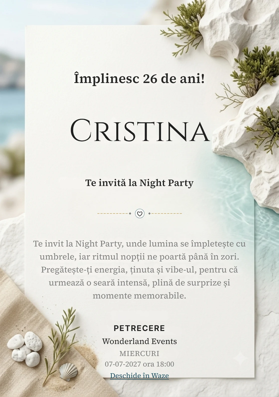 Pentru aniversarea adulților, modelul Coasta de Calcar propune o invitație digitală cu o formațiune de calcar și vegetație joasă și nuanțe de alb mineral și aqua.