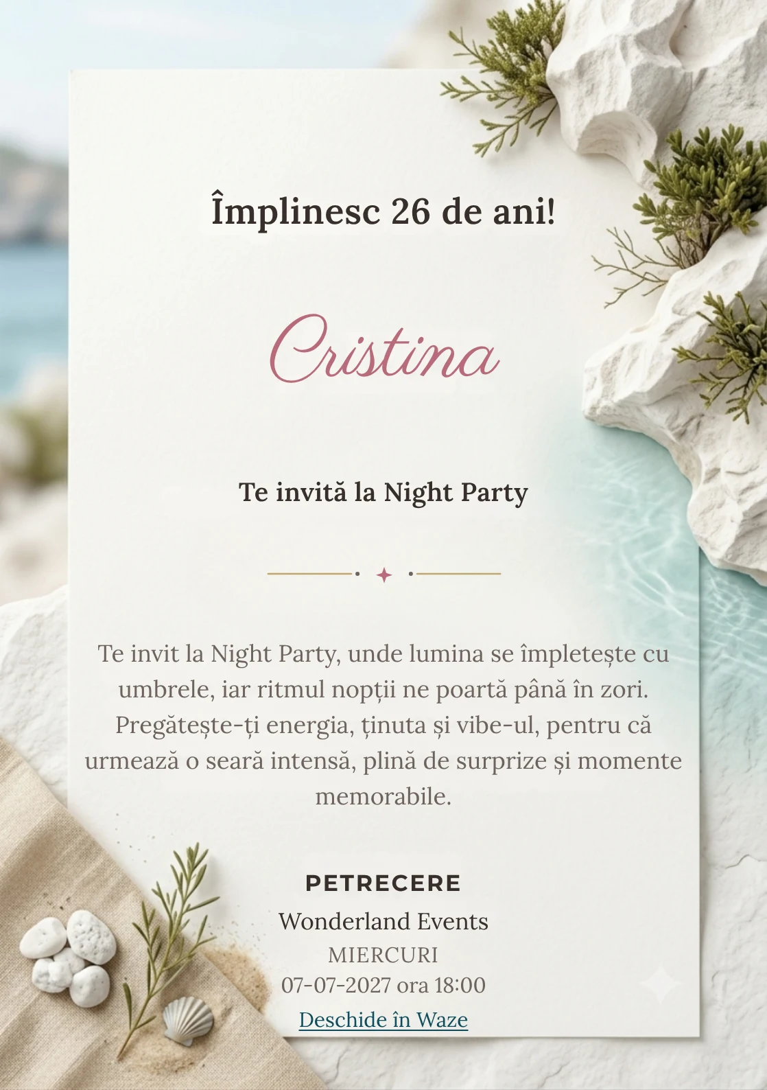Pentru aniversarea adulților, modelul Coasta de Calcar propune o invitație digitală cu o formațiune de calcar și vegetație joasă și nuanțe de alb mineral și aqua.