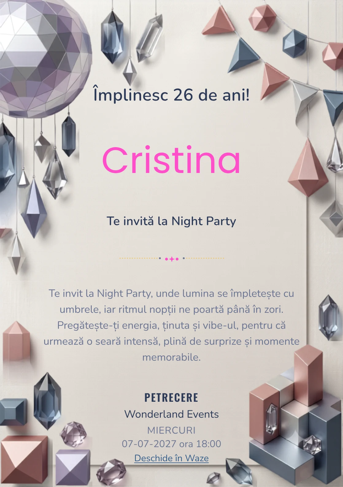 Pentru aniversările adulților, Disco Geometric propune invitații online cu un glob oglindă abstractizat și prisme și nuanțe de argintiu și violet pal.