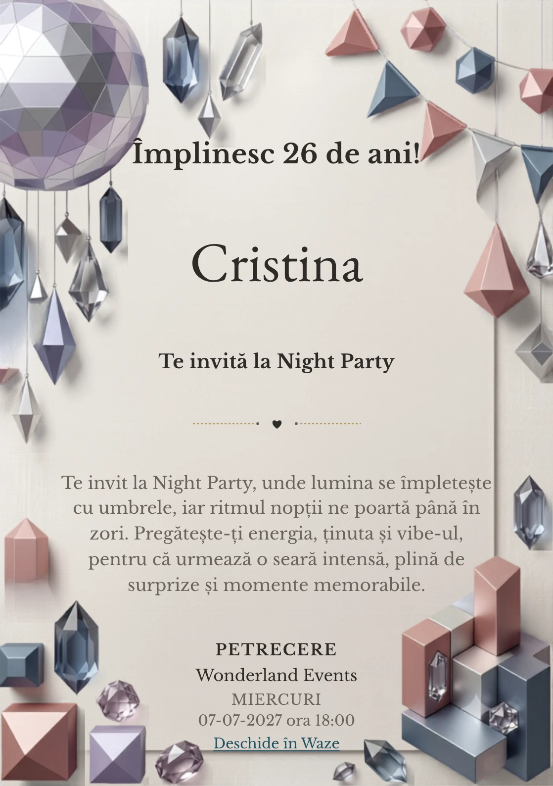 Pentru aniversările adulților, Disco Geometric propune invitații online cu un glob oglindă abstractizat și prisme și nuanțe de argintiu și violet pal.