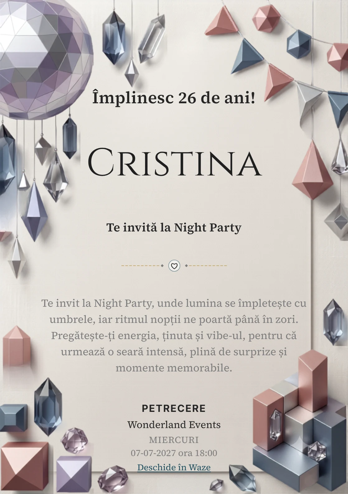 Pentru aniversările adulților, Disco Geometric propune invitații online cu un glob oglindă abstractizat și prisme și nuanțe de argintiu și violet pal.