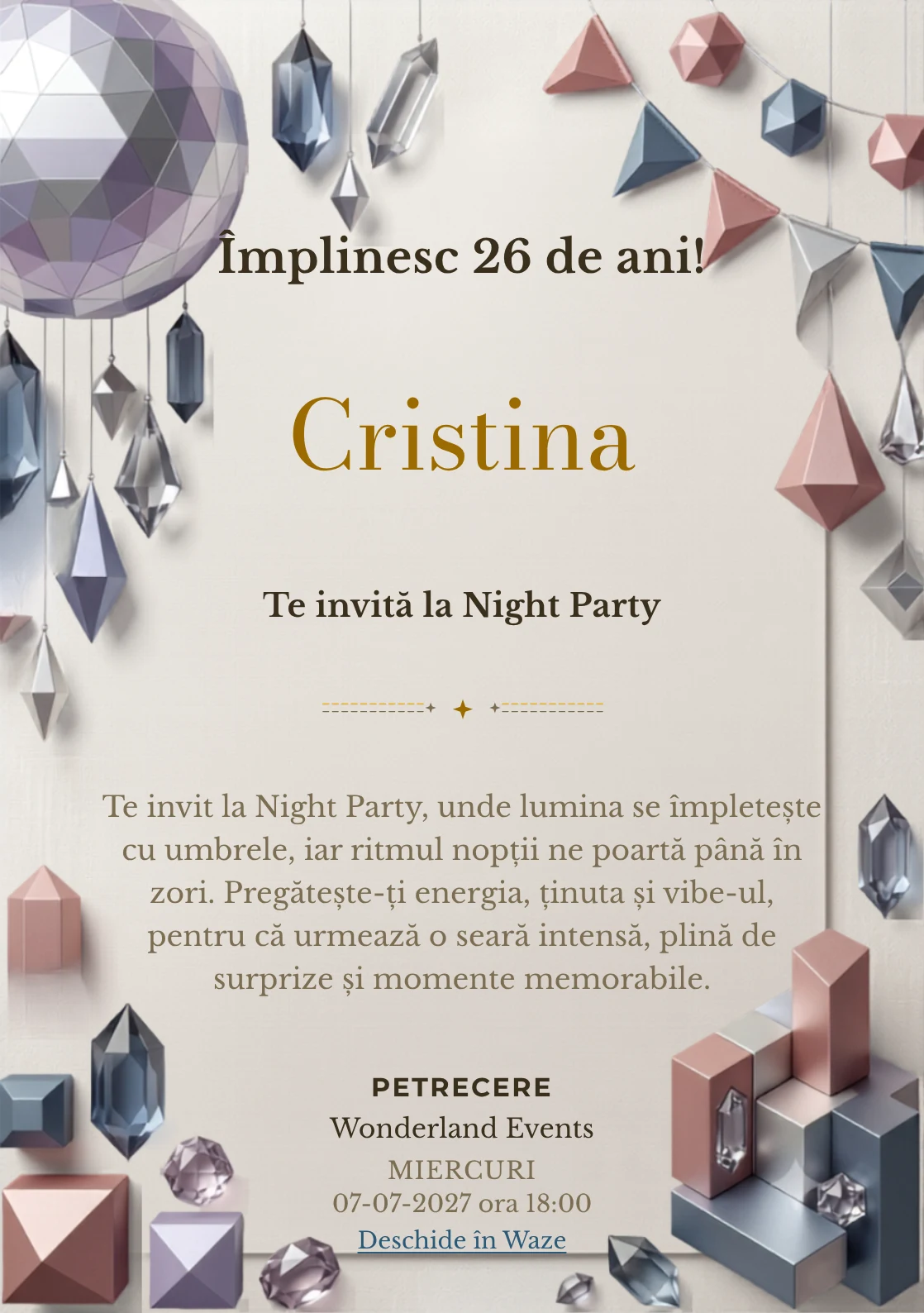 Pentru aniversările adulților, Disco Geometric propune invitații online cu un glob oglindă abstractizat și prisme și nuanțe de argintiu și violet pal.