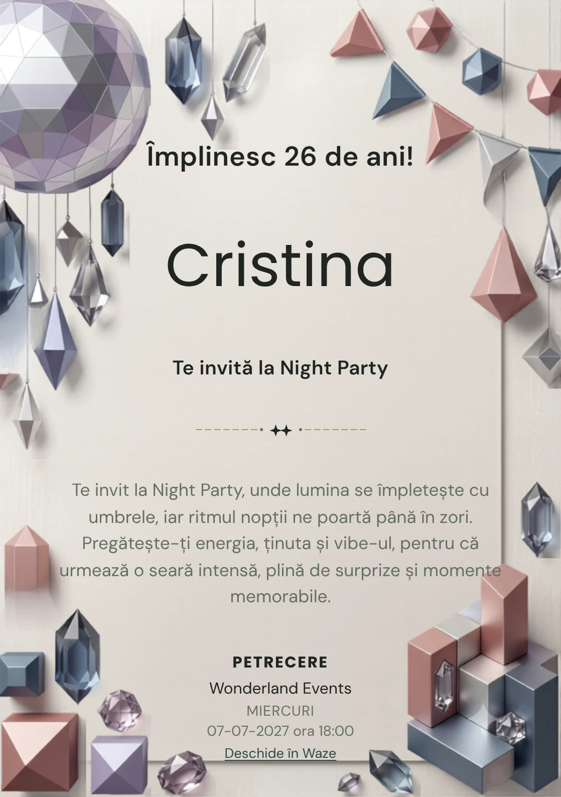 Pentru aniversările adulților, Disco Geometric propune invitații online cu un glob oglindă abstractizat și prisme și nuanțe de argintiu și violet pal.