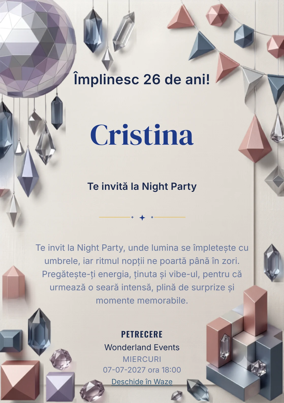 Pentru aniversările adulților, Disco Geometric propune invitații online cu un glob oglindă abstractizat și prisme și nuanțe de argintiu și violet pal.