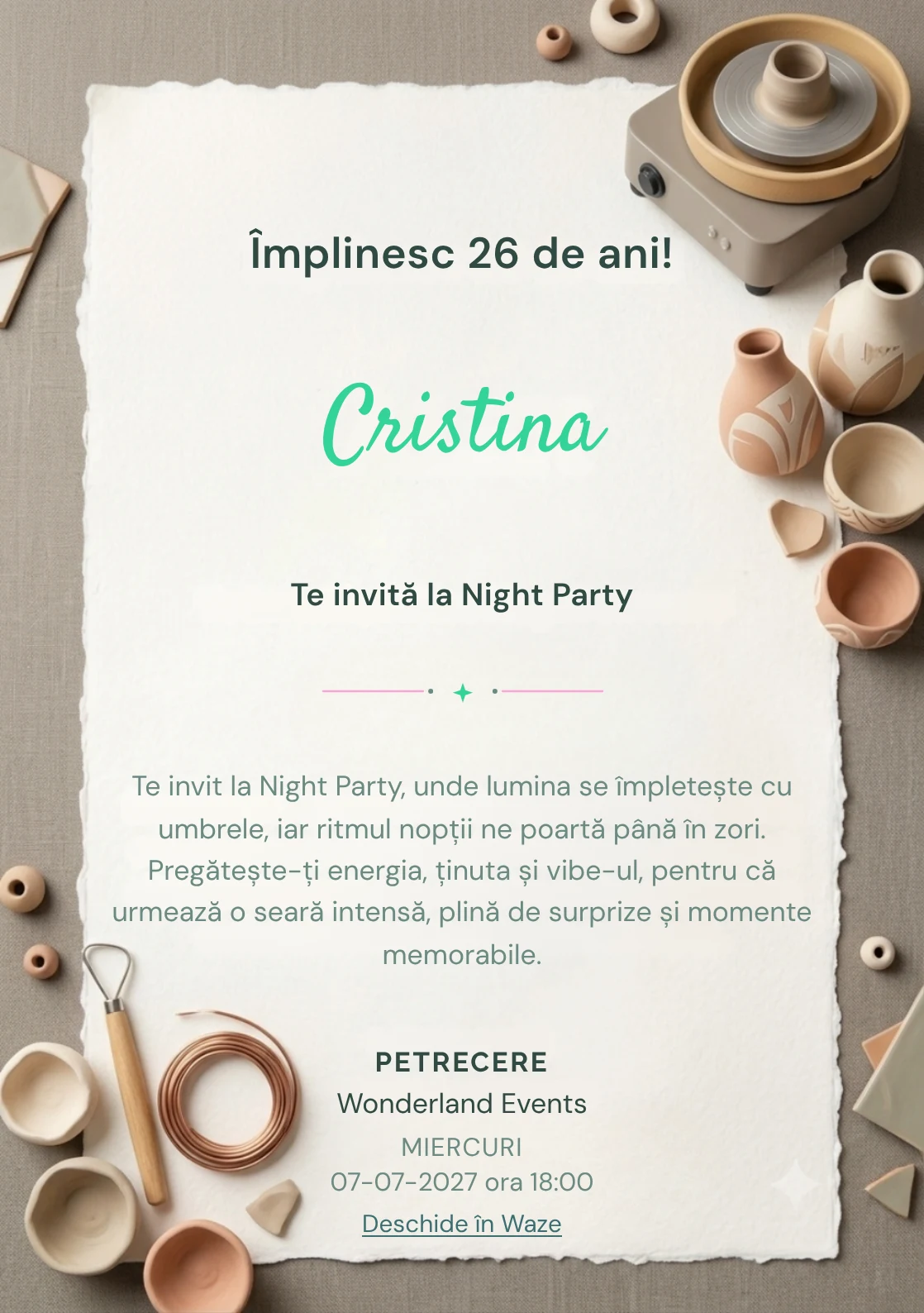 Pasiune pentru Ceramică este un model de invitații online de zi de naștere, definit vizual de o roată de olar și vase asimetrice.