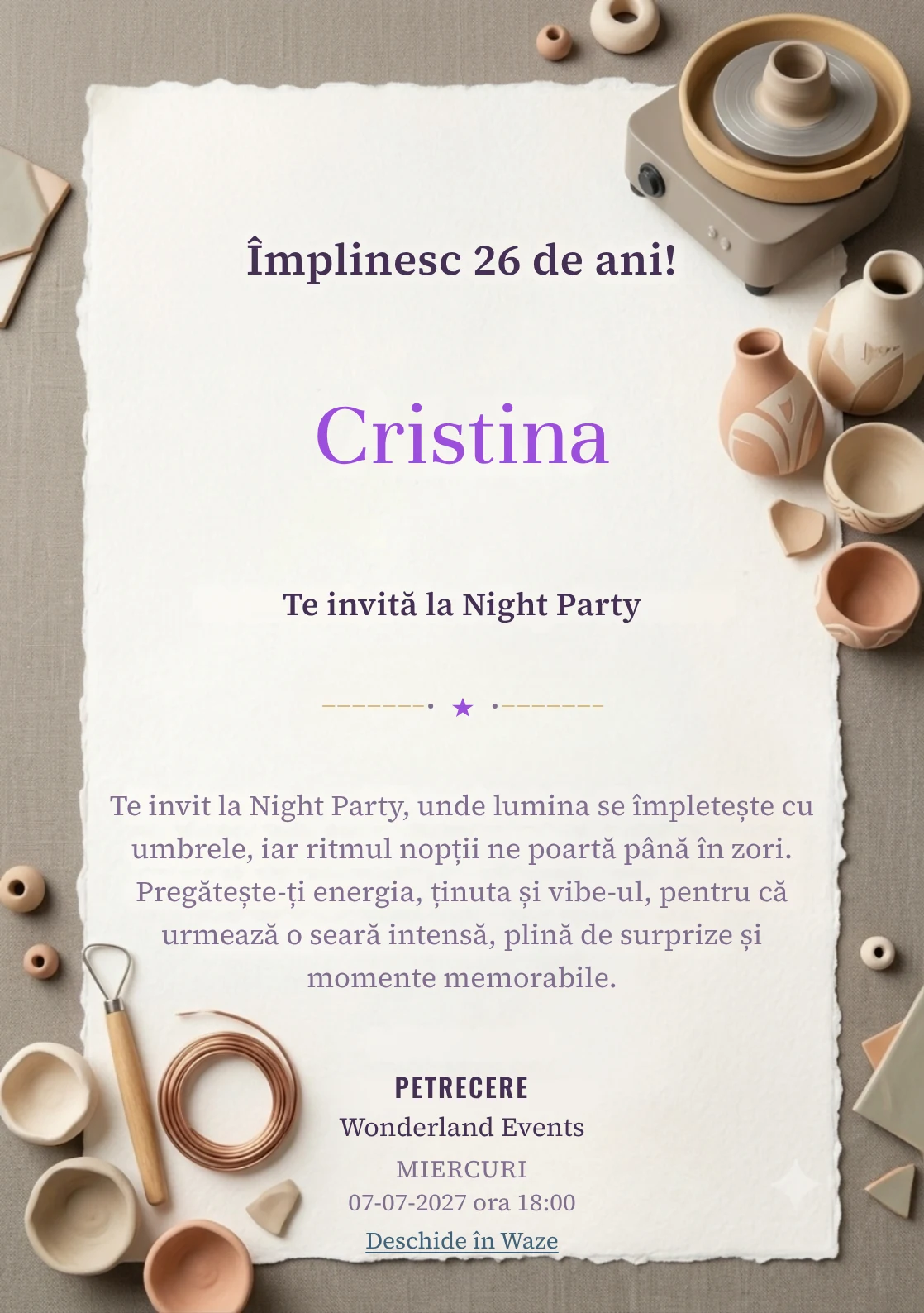 Pasiune pentru Ceramică este un model de invitații online de zi de naștere, definit vizual de o roată de olar și vase asimetrice.