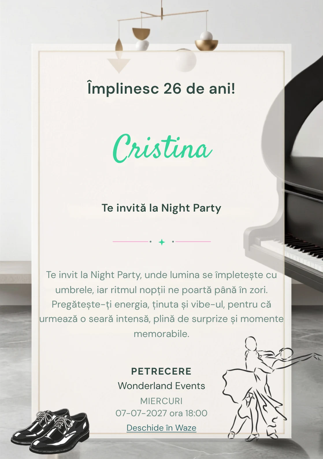 Modelul Piano Monochrome, invitație digitală pentru ziua de naștere a adulților, pune în valoare un pian văzut fragmentar.