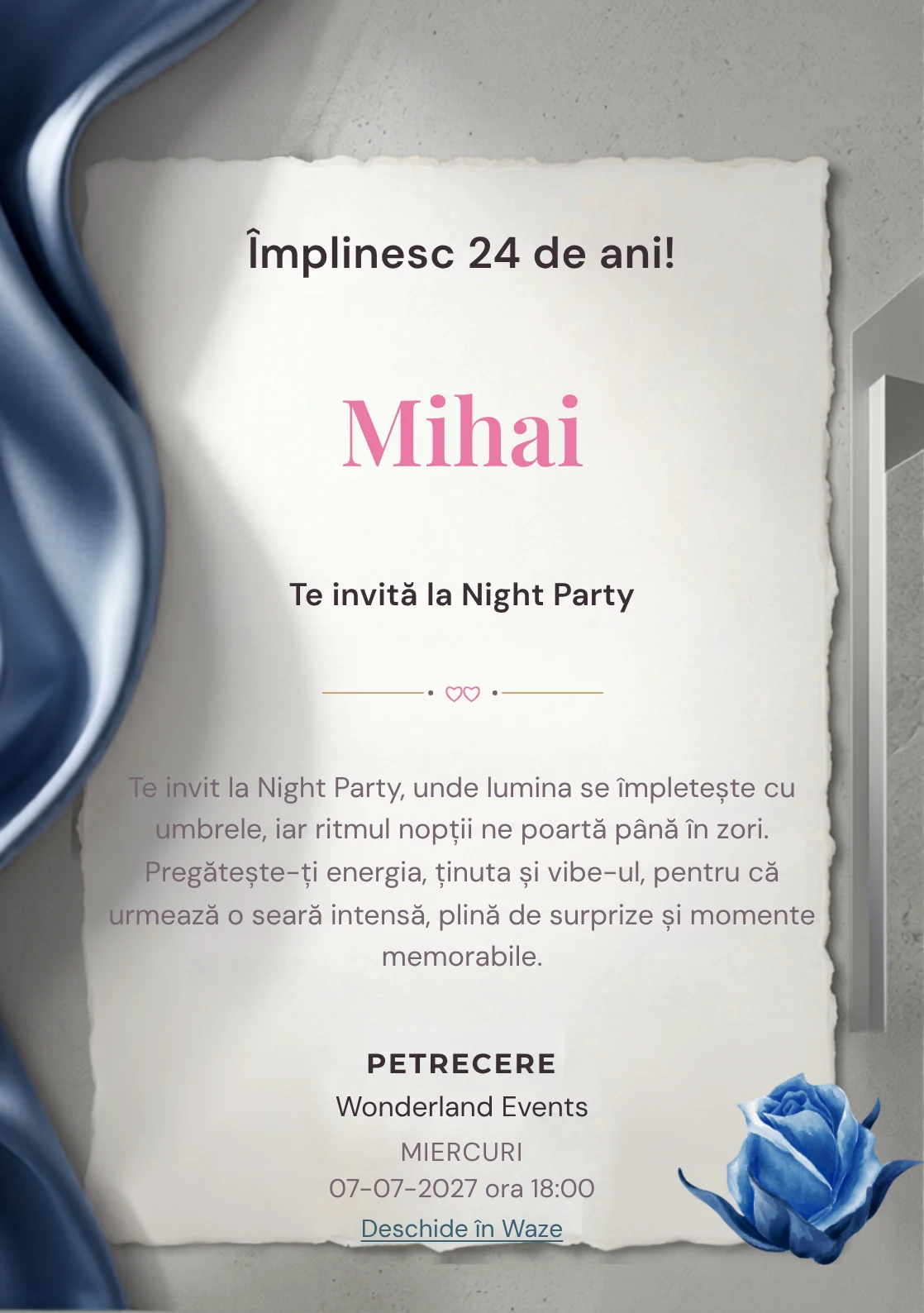 Modelul Satin de Safir, invitație digitală pentru ziua de naștere a adulților, pune în valoare o undă satinată albastră.