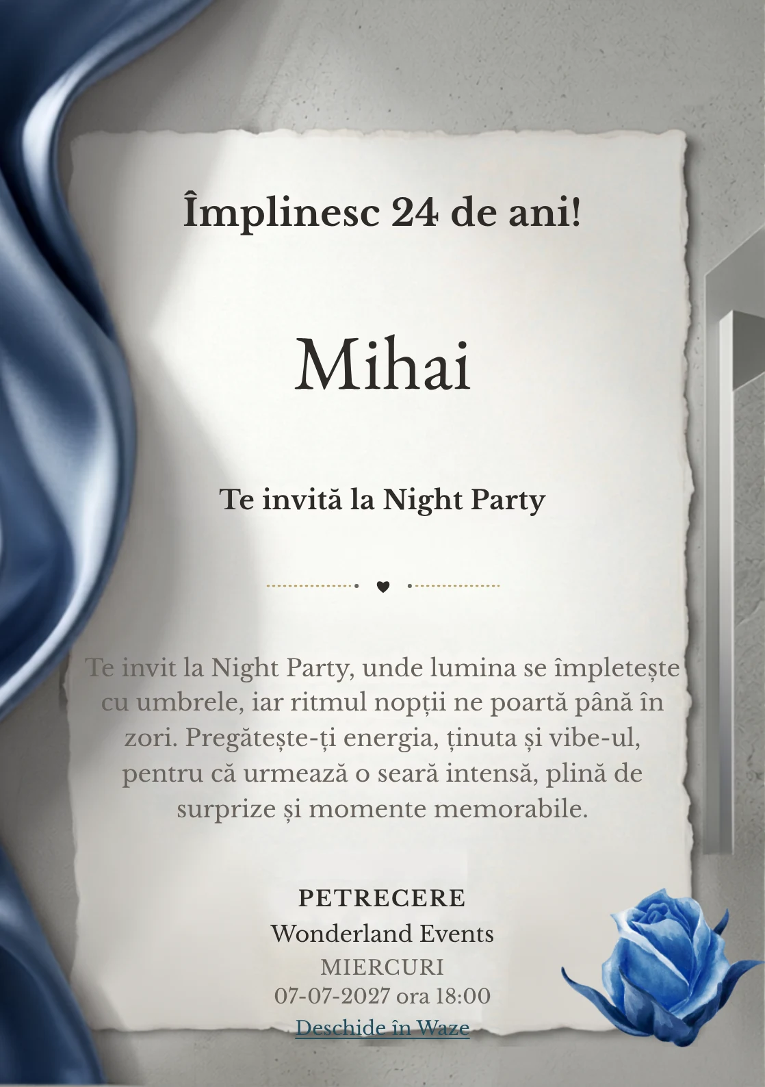 Modelul Satin de Safir, invitație digitală pentru ziua de naștere a adulților, pune în valoare o undă satinată albastră.