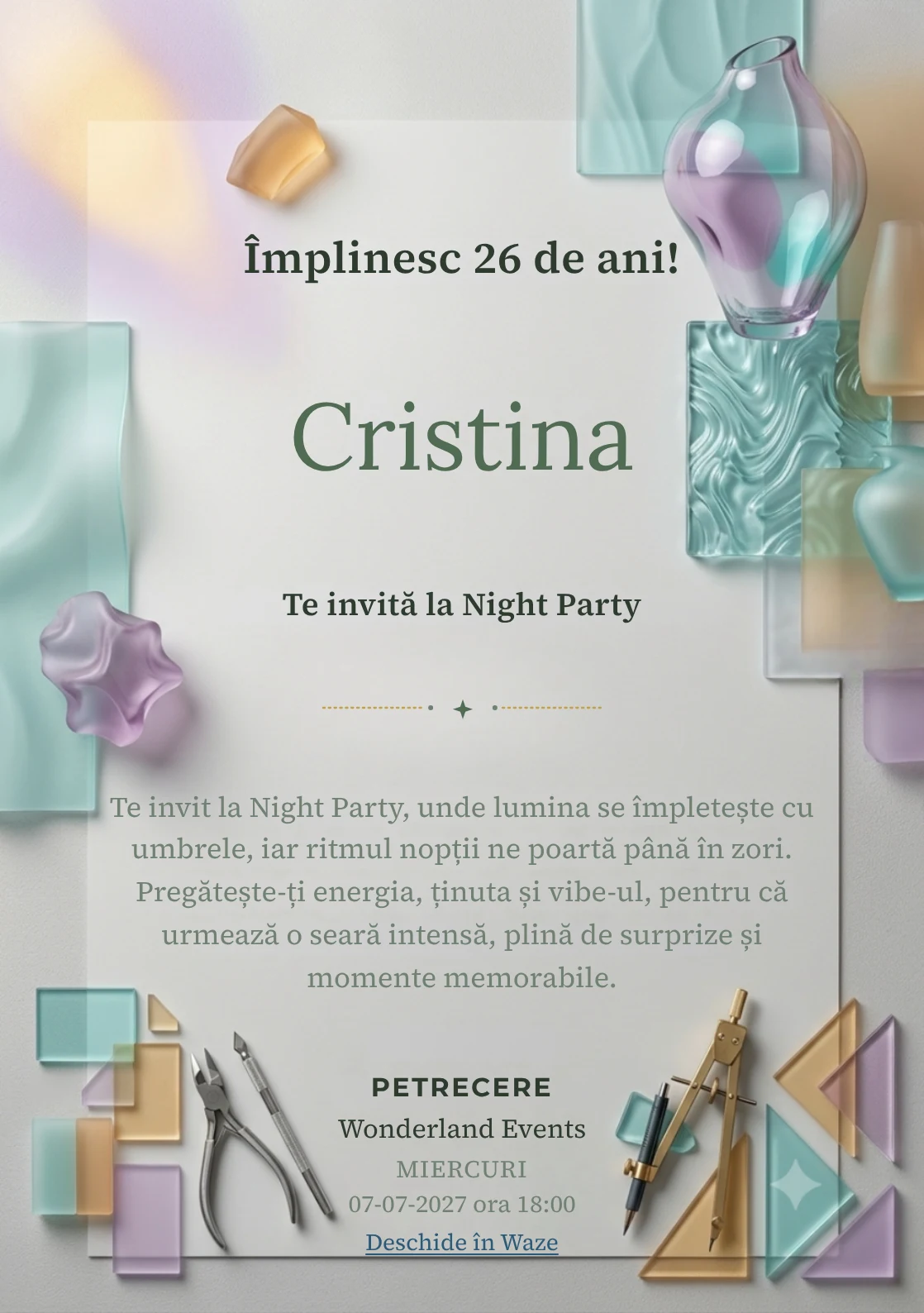 Pentru aniversarea adulților, modelul Sticlă Colorată propune o invitație digitală cu forme din sticlă și reflexii moi și nuanțe de aqua și chihlimbar pal.