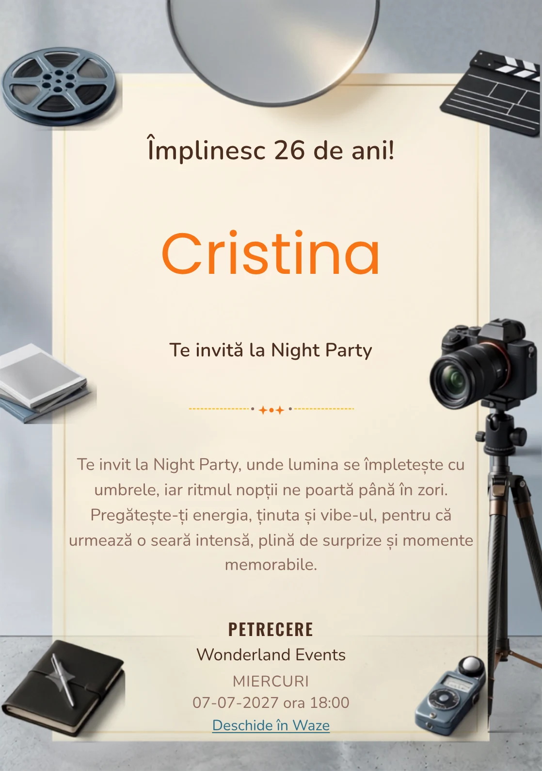 Modelul Studio de Fotografie, invitație digitală pentru ziua de naștere a adulților, pune în valoare un aparat foto și trepied.
