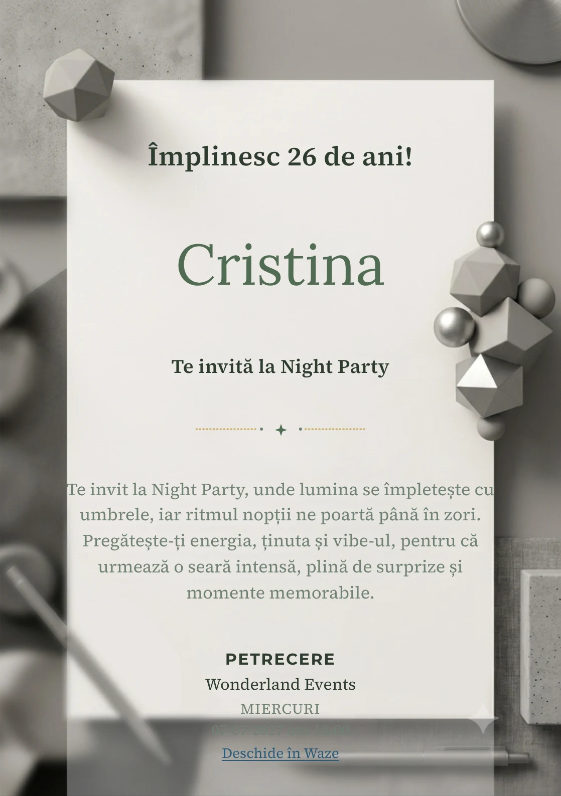 Studio Monocrom este un model de invitații online pentru o aniversare adultă, definit vizual de un obiect geometric mat.