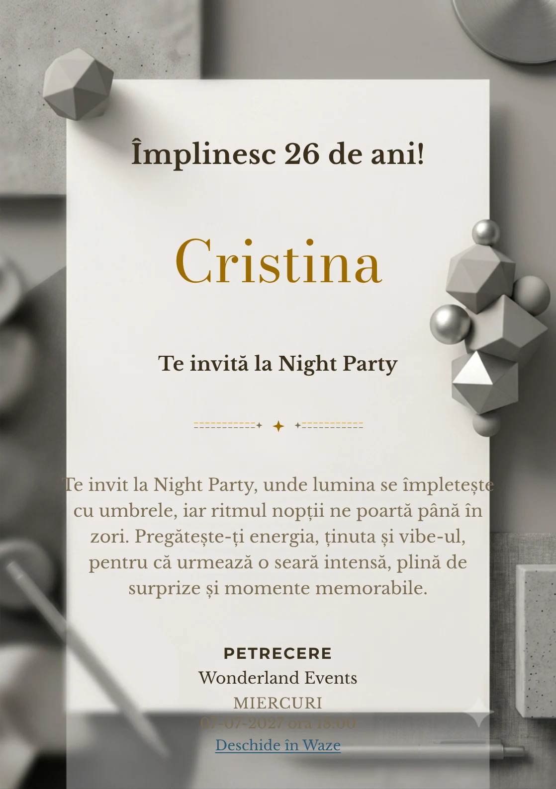 Studio Monocrom este un model de invitații online pentru o aniversare adultă, definit vizual de un obiect geometric mat.