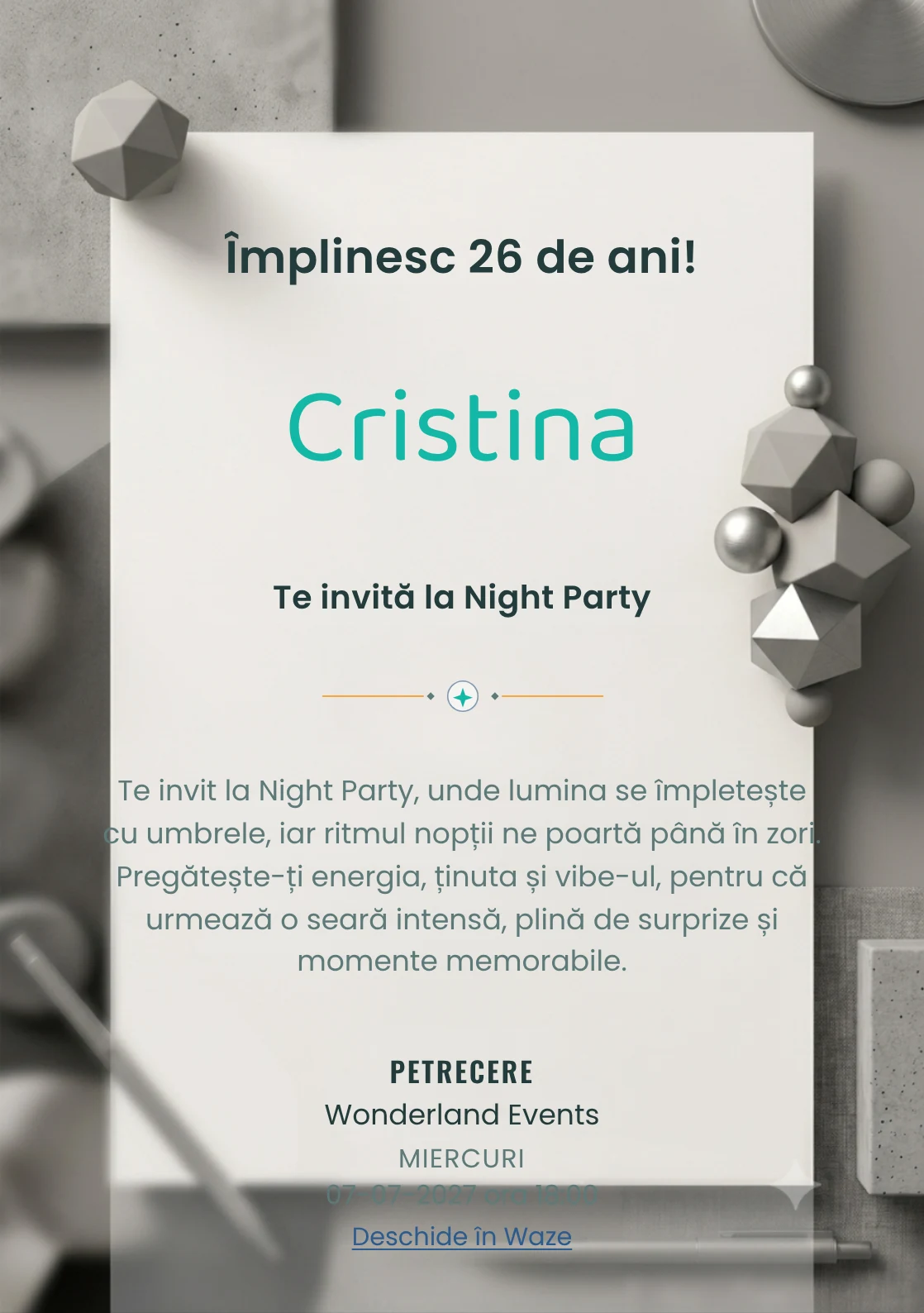 Studio Monocrom este un model de invitații online pentru o aniversare adultă, definit vizual de un obiect geometric mat.
