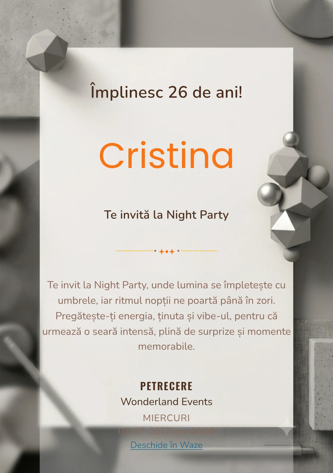 Studio Monocrom este un model de invitații online pentru o aniversare adultă, definit vizual de un obiect geometric mat.